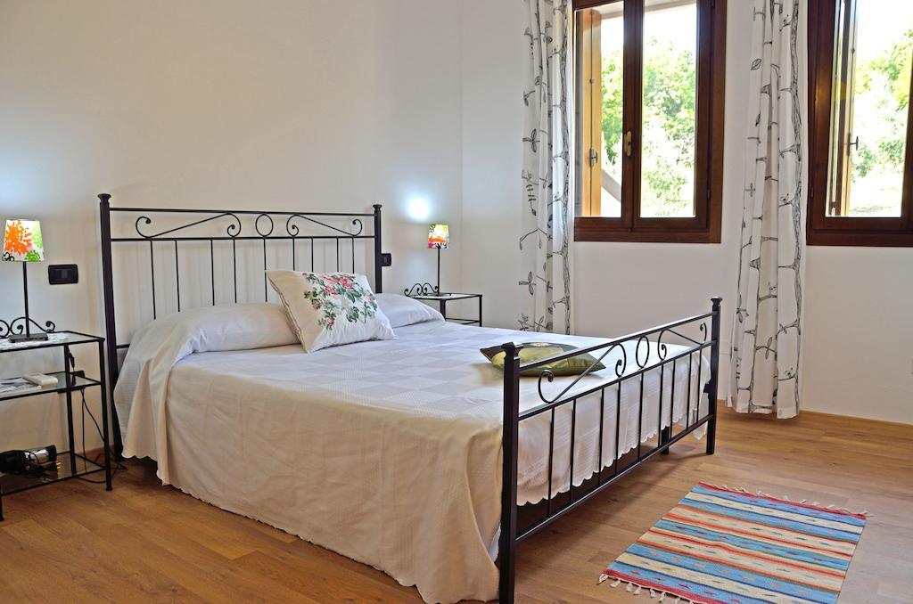 Paglia E Fieno Bed & Breakfast Villaga Ruang foto